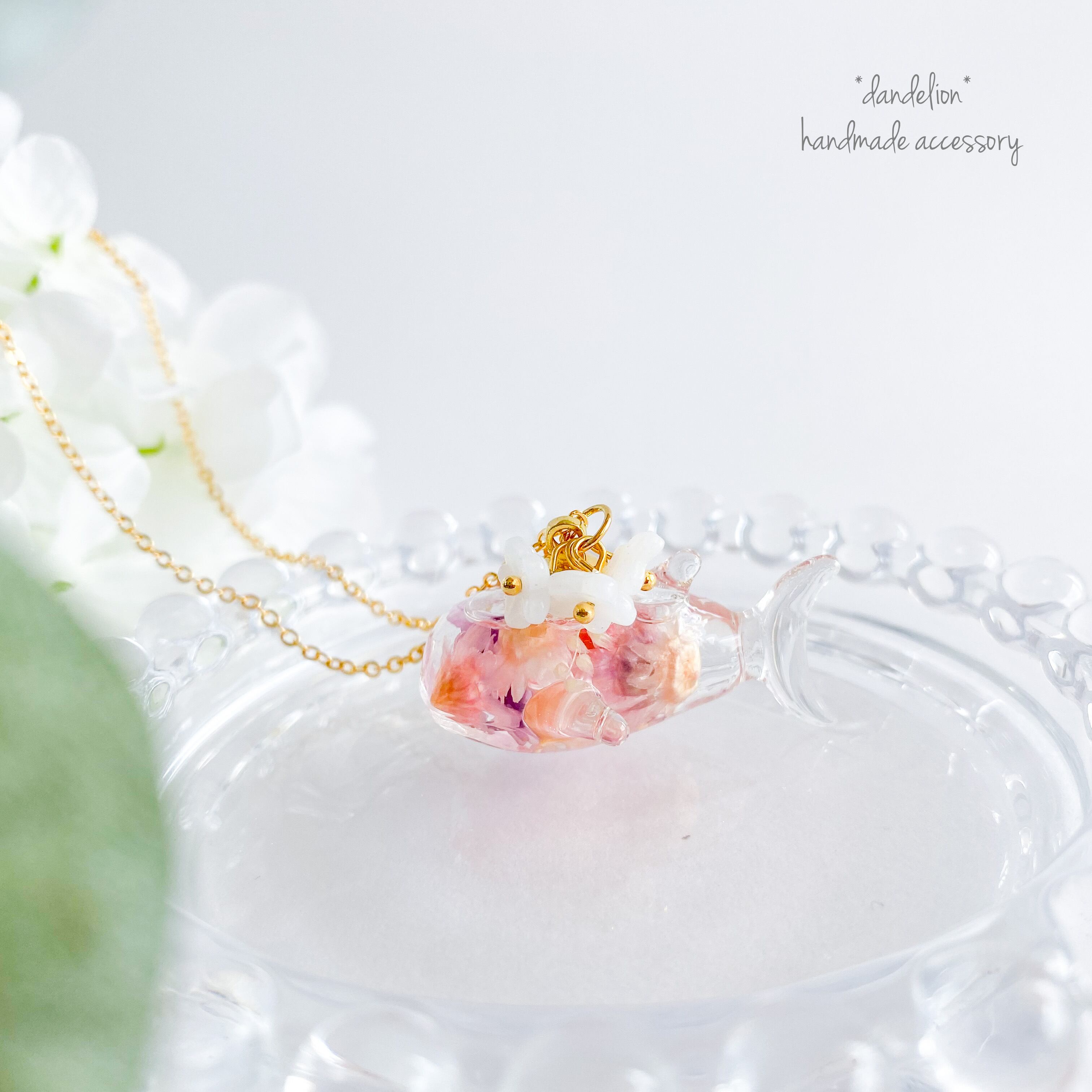 花咲く桜色カラージンベイザメハーバリウムネックレス | Pay ID