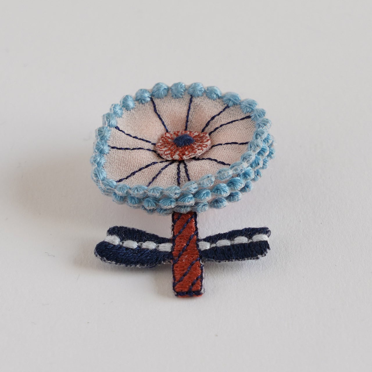 ハンドメイド刺繍ブローチ　bulaunbulaun様ご確認ページです。 再入荷】Braw 立体刺繍ブローチ 
