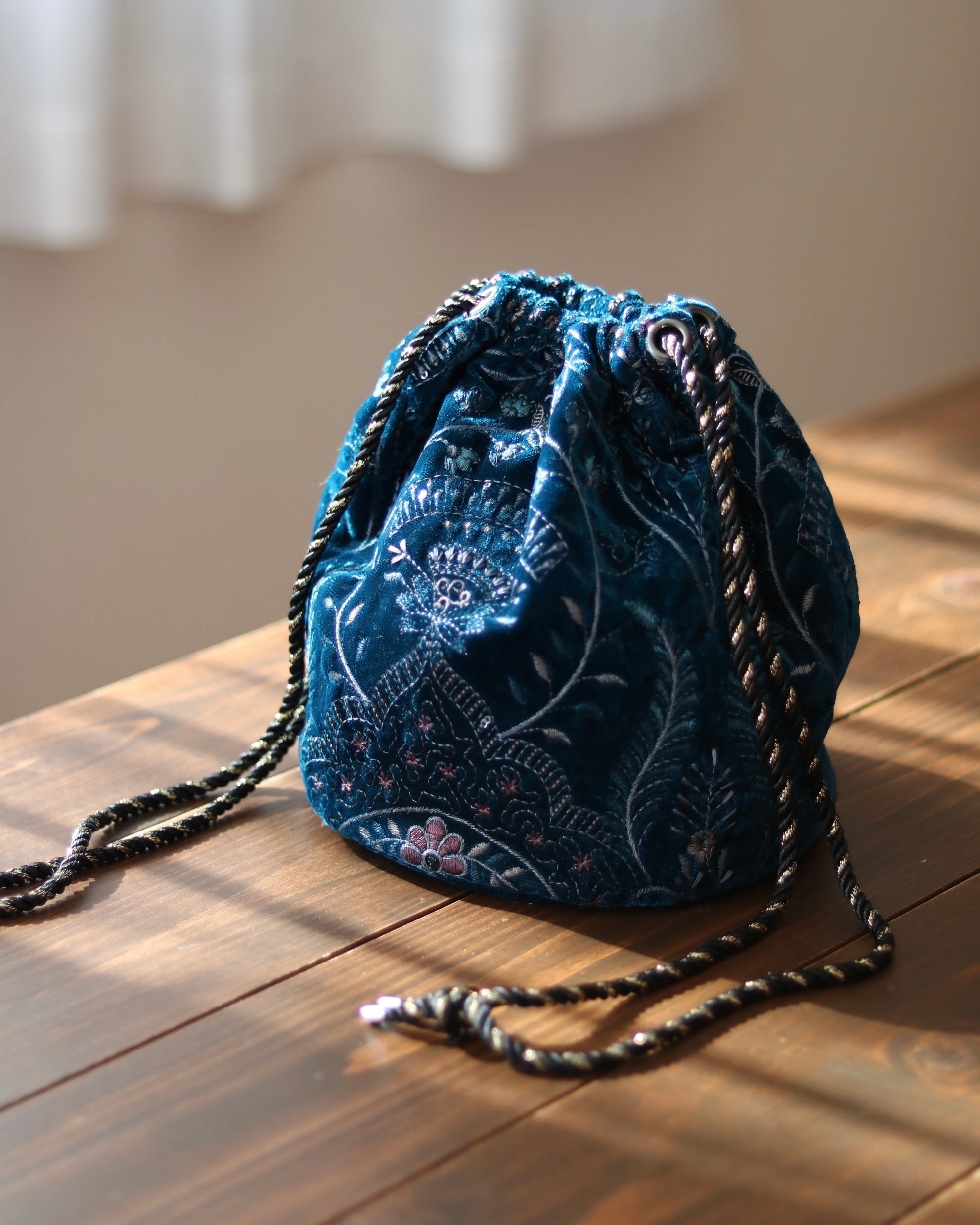 インド刺繍ファブリック 巾着バッグ