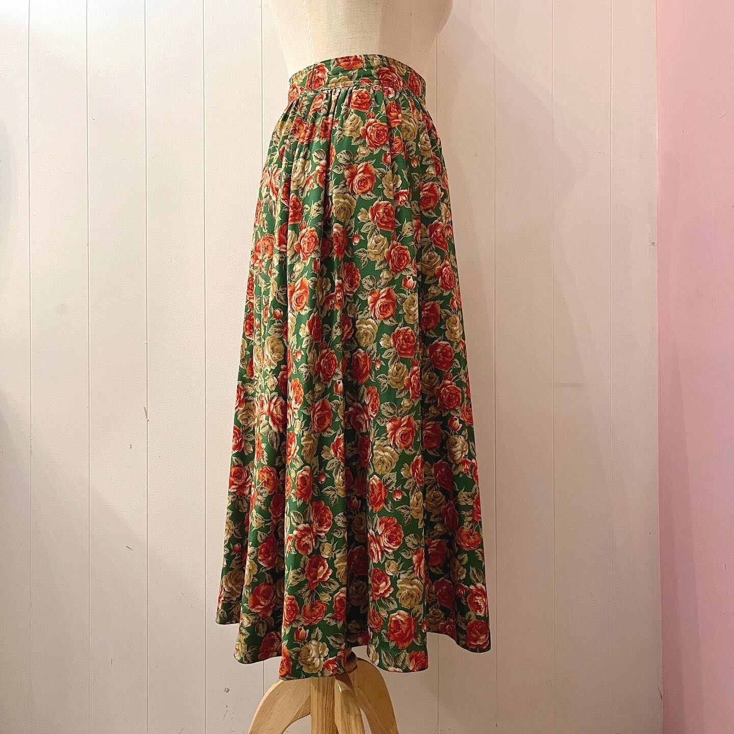 antique red rose green flare skirt