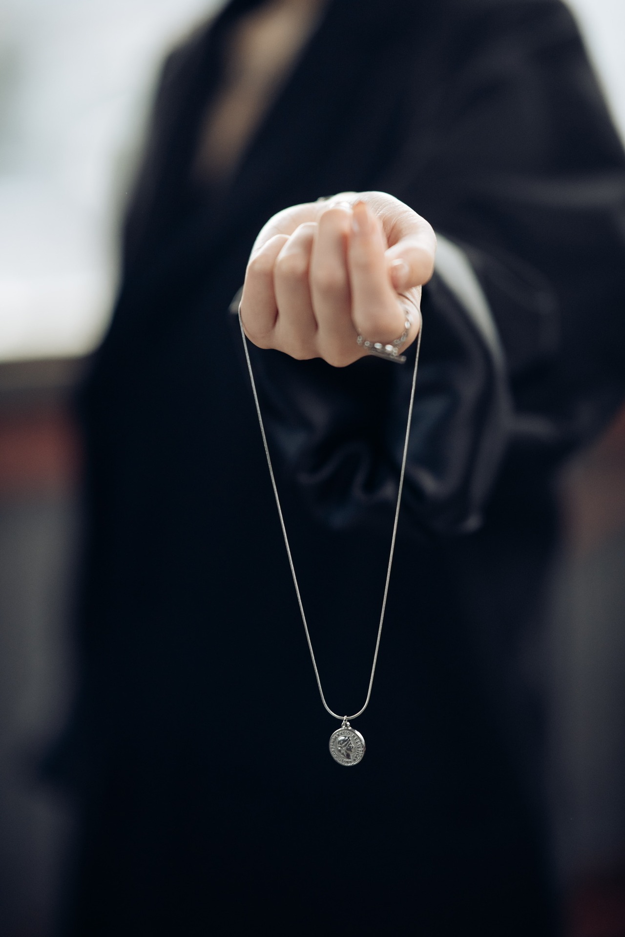 『自由を手にする』 coin necklace