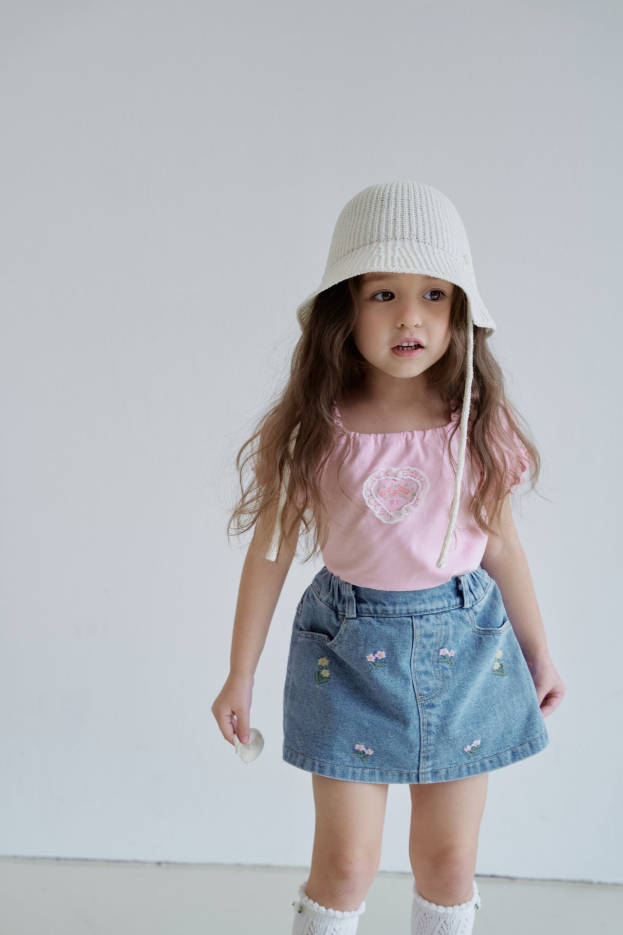 [MOMOANN] Flora Denim Shorts (15) / [모모앤] 플로아 청반바지 (15)