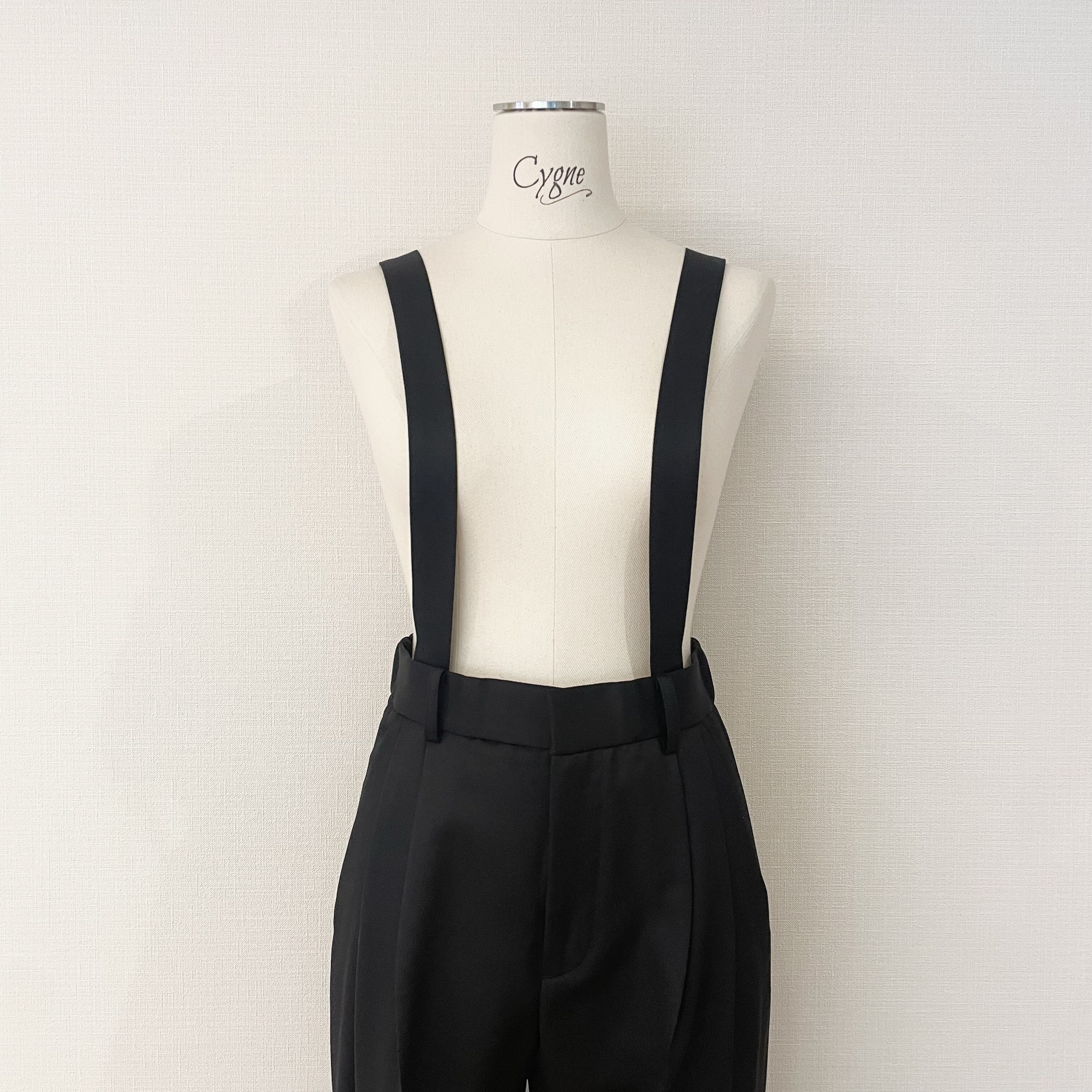 クロップドテーパードパンツ Louis グレー | Cygne 