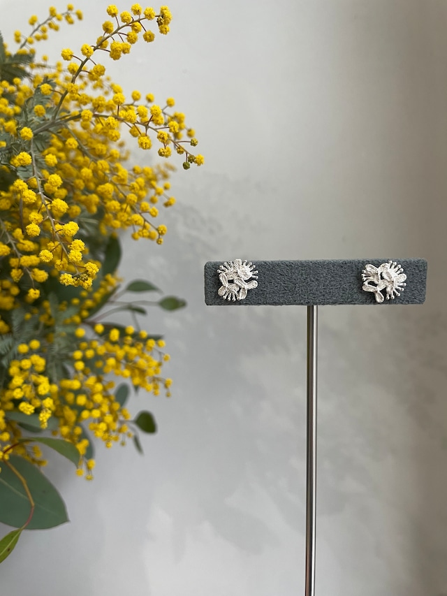 chiiiiiiico　小粒：花束ピアス