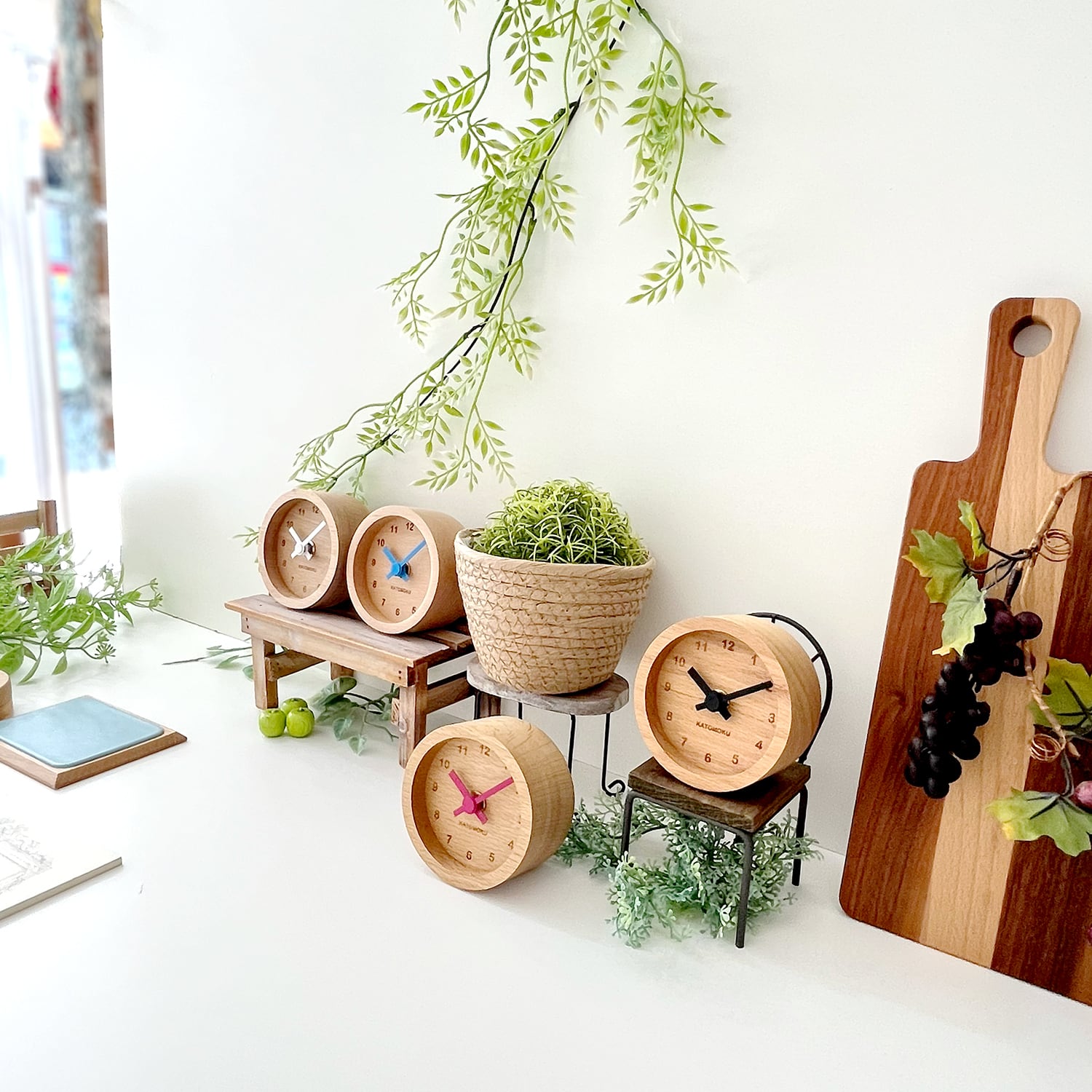 KATOMOKU mini clock 丸 赤 km-26RE | 加藤木工株式会社 online shop
