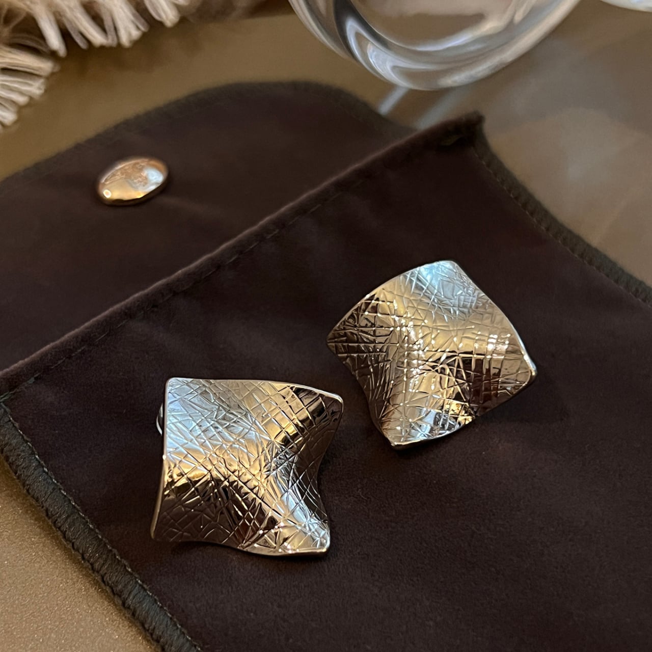 Metal Square Stud Pierce L00407