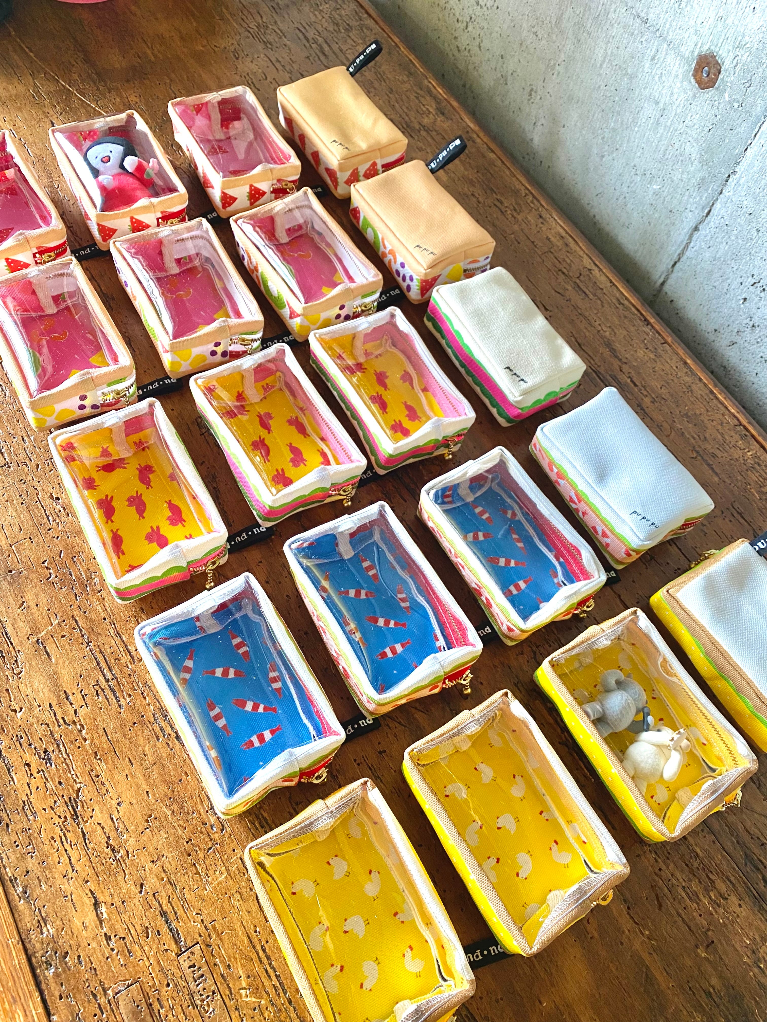 四角サンドのクリアポーチ