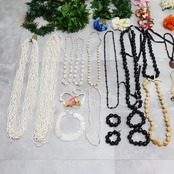 フラダンス 小物 まとめ売り 70点以上 セット レイ フラワーレイ クウペエ ネックレス シェルレイ ククイ パレオ イリマ 白 黄 緑 紫 赤 ピンク カラフル アクセサリー ヘアクリップ ヘアアクセサリー タヒチアン ホワイト系 レッド系 ピンク系