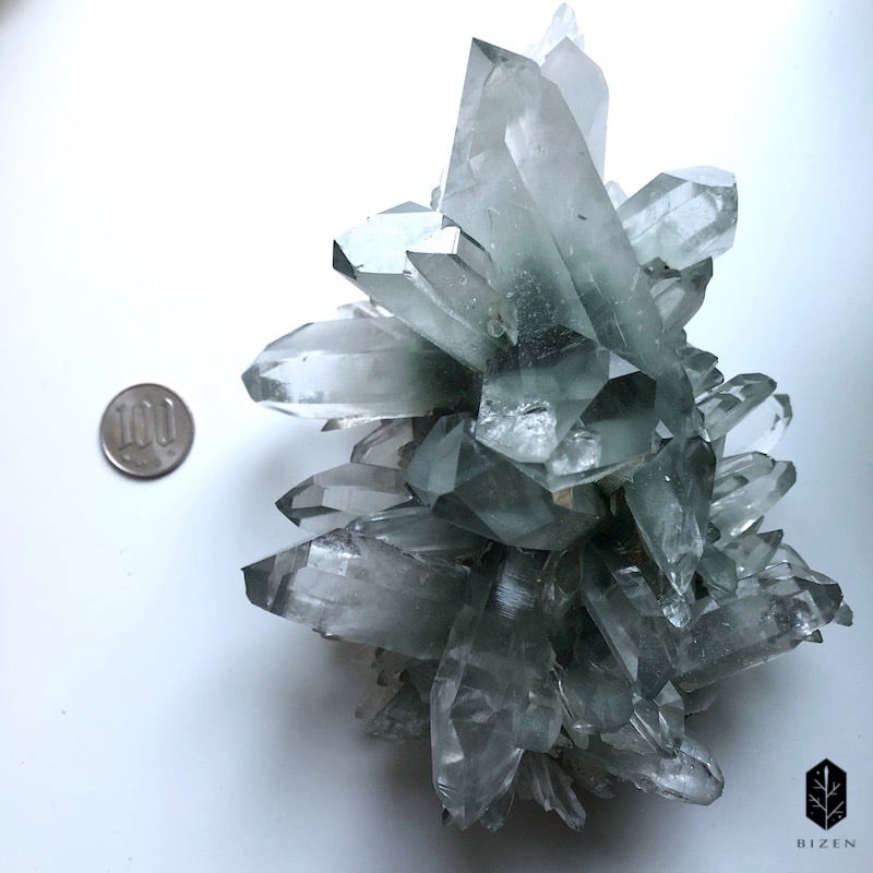 マニハール産水晶クラスター（クローライト・ファントム） | BIZEN 