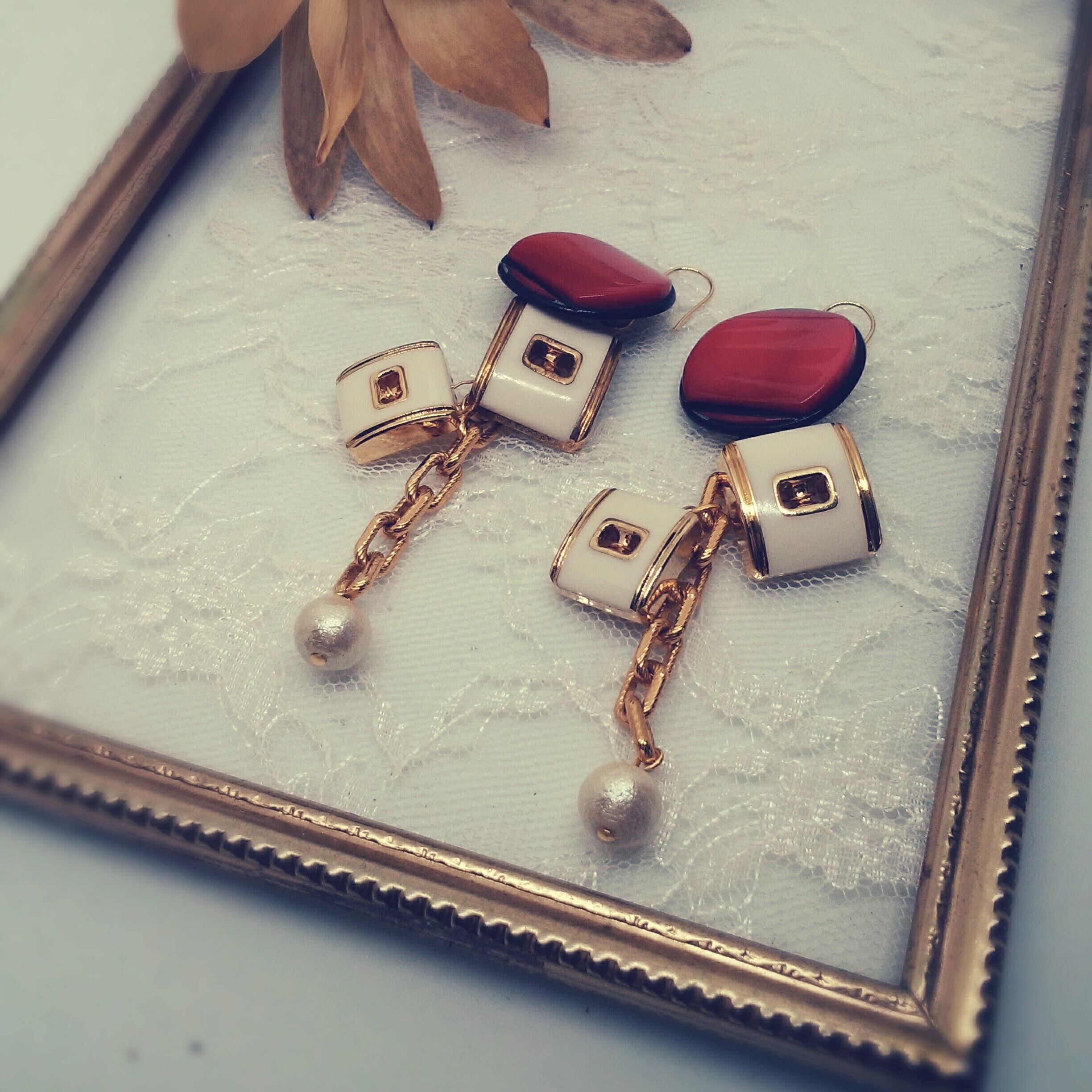 レディな赤レトロボタンピアス(vintage button・vintage part)