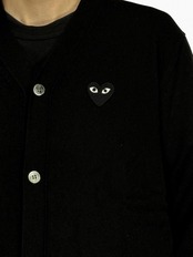 【PLAY COMME des GARCONS】N024 カーディガン黒エンブレム (メンズ)