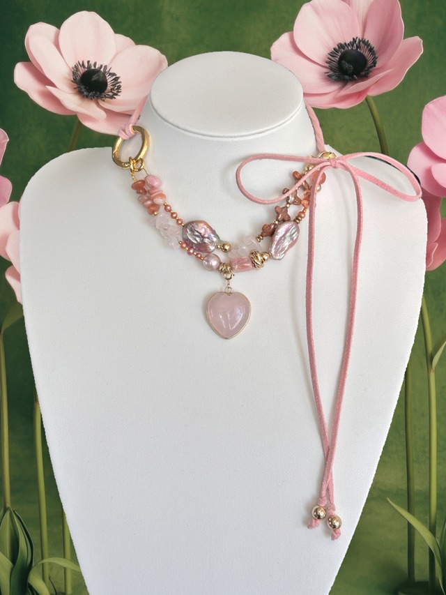 Rosequartz gold leather choker.