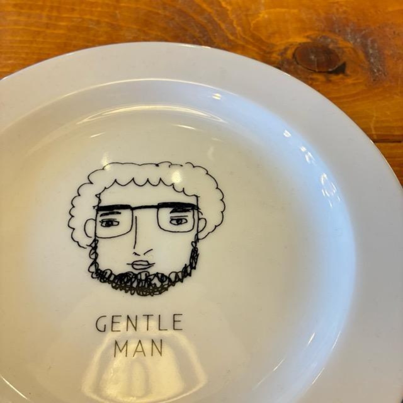 Mino Ennui Plate M, 2 Types: Gentle Man and Lady. Available in two varieties. Suitable for Japanese and Western cuisine. Microwave and dishwasher safe.