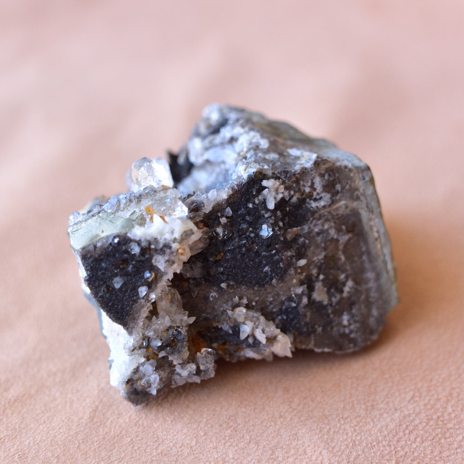 パワーストーン　天然石　原石　ミラボーダイアモンドクォーツ　133g　No641 パワーストーン 天然石 原石 ミラボーダイアモンドクォーツ 133g