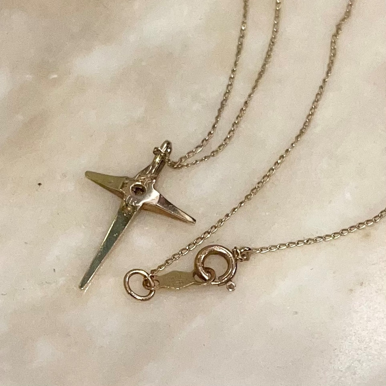 vintage 18ct gold cross necklace set with diamond