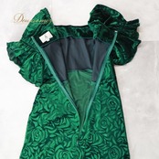 フラダンス 衣装 ワンピース ドレス グリーン系 アロハスタンダード 日本製 ALOHA STANDARDS ベロア バラ 花柄 ロケラニ柄 フリル袖 華やか かわいい おしゃれ シンプル 大人っぽい 光沢感 ハワイアン アロハ フラ ダンス レッスン 練習  アロハドレス フラドレス ベロア生地 高級感 大人スタイル フリルデザイン 練習着 薔薇柄 華やかデザイン フラダンス衣装 ハワイアンドレス