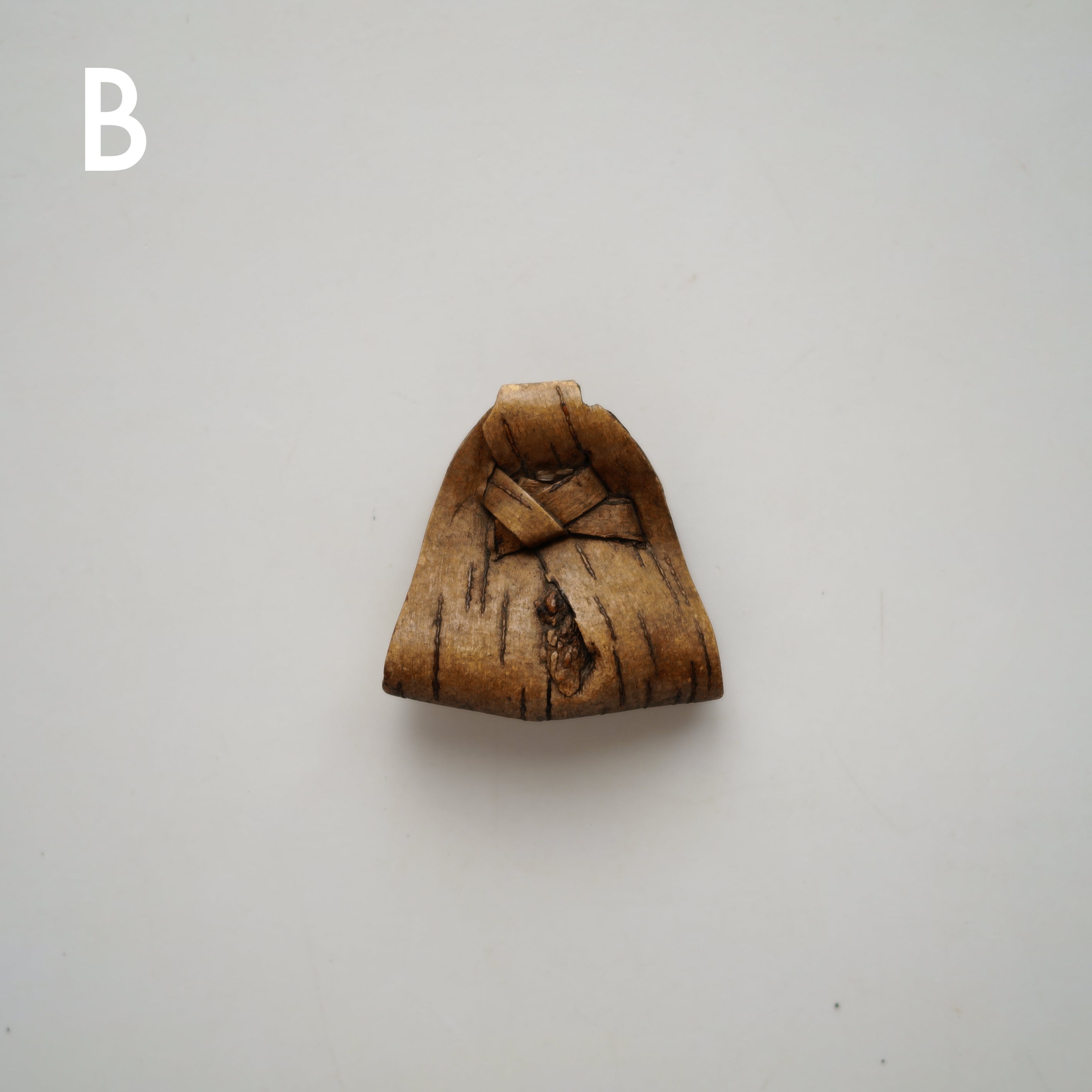 Birch Bark Fishing Net Weight | troldhaugen antiques ｜ 北欧