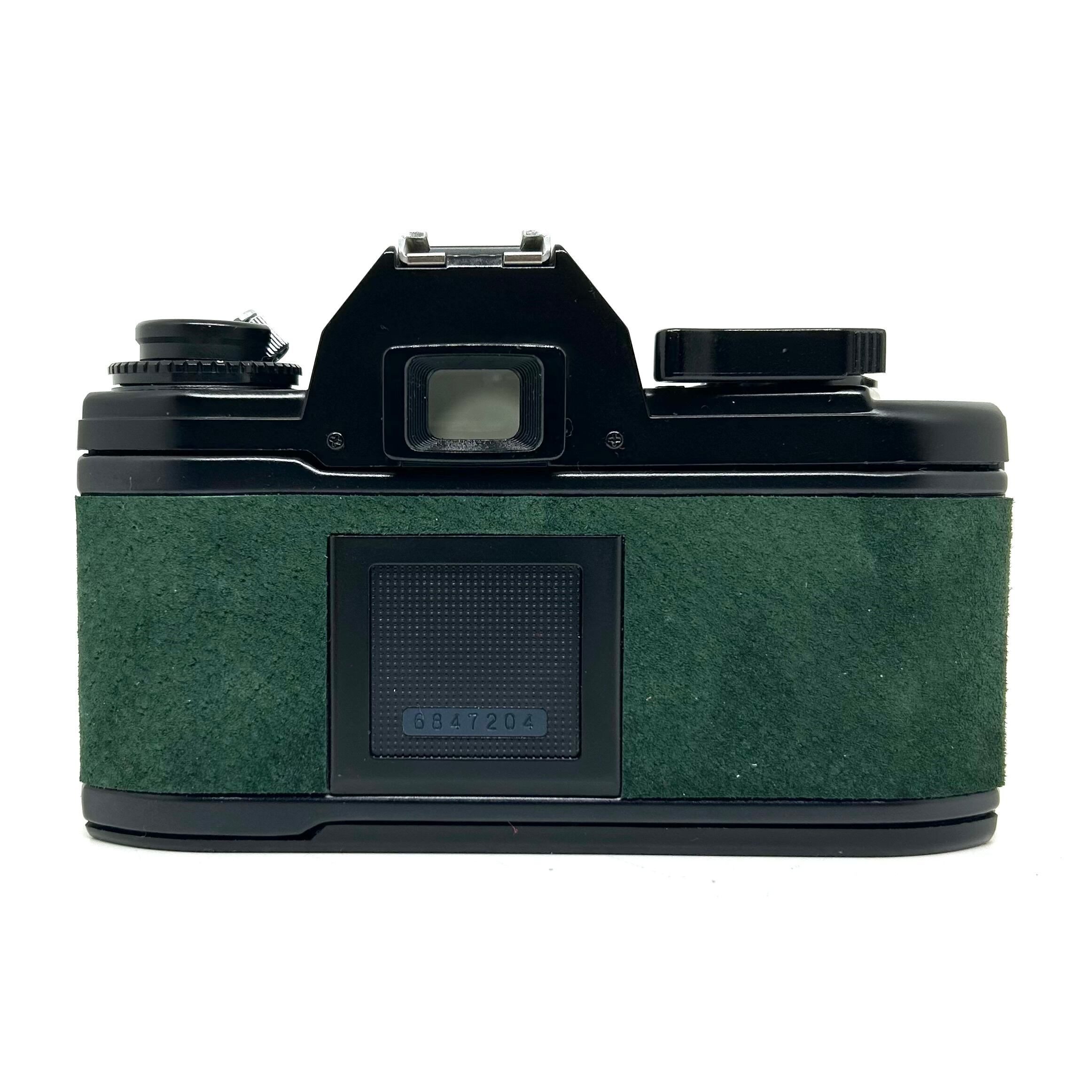 【Nikon】フィルムカメラ 25-094リメイクカメラ Nikon EM（ダークグリーン•ワインレッド