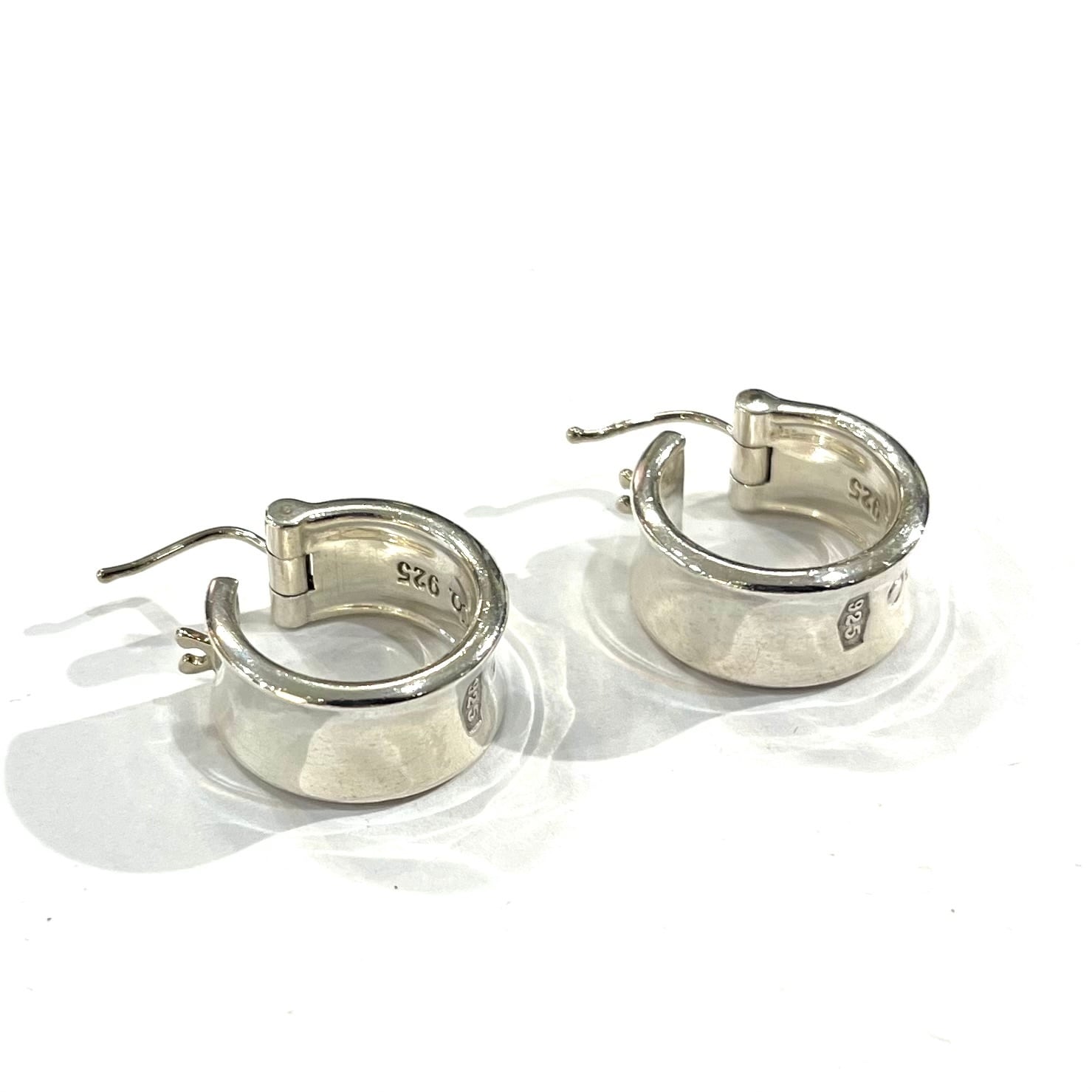 希少【TIFFANY&CO.】【ピアス】2635 T&CO SV925／1997刻印／重厚感ある