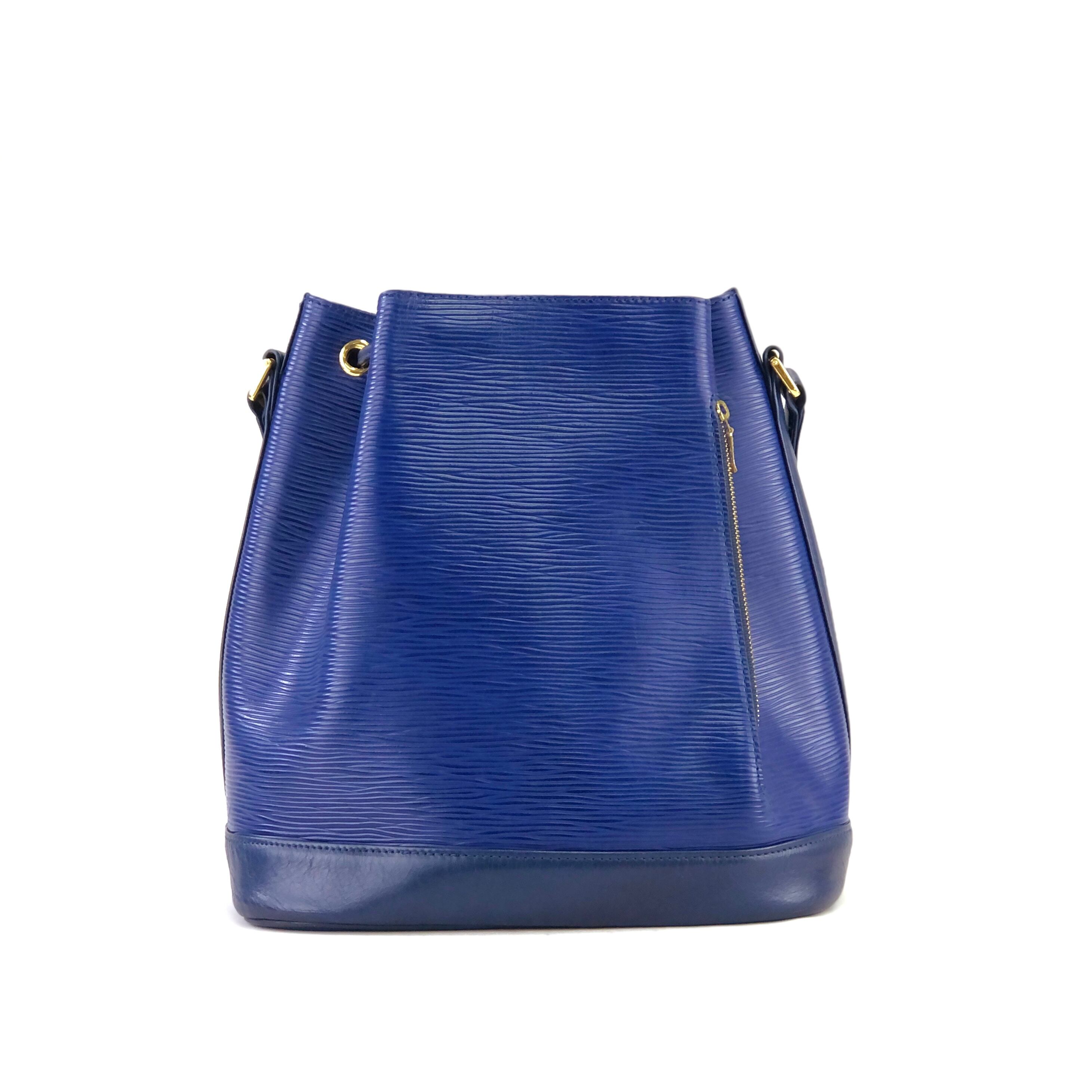 美品 VALENTINO GARAVANI メダルモチーフ ショルダーバッグ 美品 VALENTINO GARAVANI メダルモチーフ ショルダーバッグ