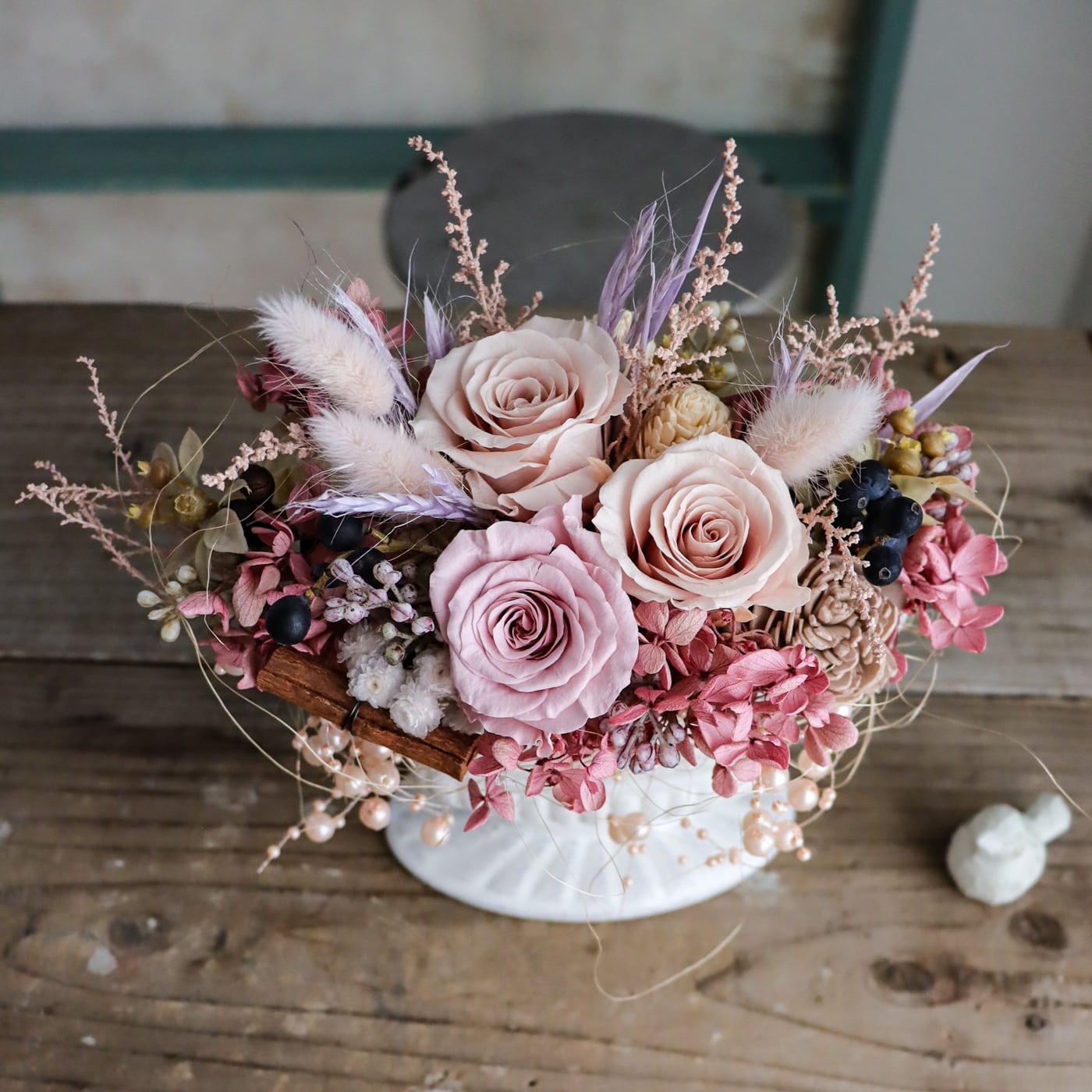 プリザーブドフラワーの華やかアレンジ｜くすみピンクの一点もの