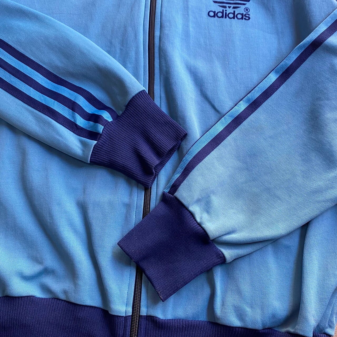 80年代 香港製 adidas アディダス トレフォイル ロゴ フロッキープリントトラックジャケット メンズL 古着 ジャージトレフォイルロゴ 80s  ヴィンテージ ビンテージ 水色 ブルー 青【ジャージ・トラックジャケット】【VTG】【AL2109】 | cave 古着屋【公式】古着通販サイト