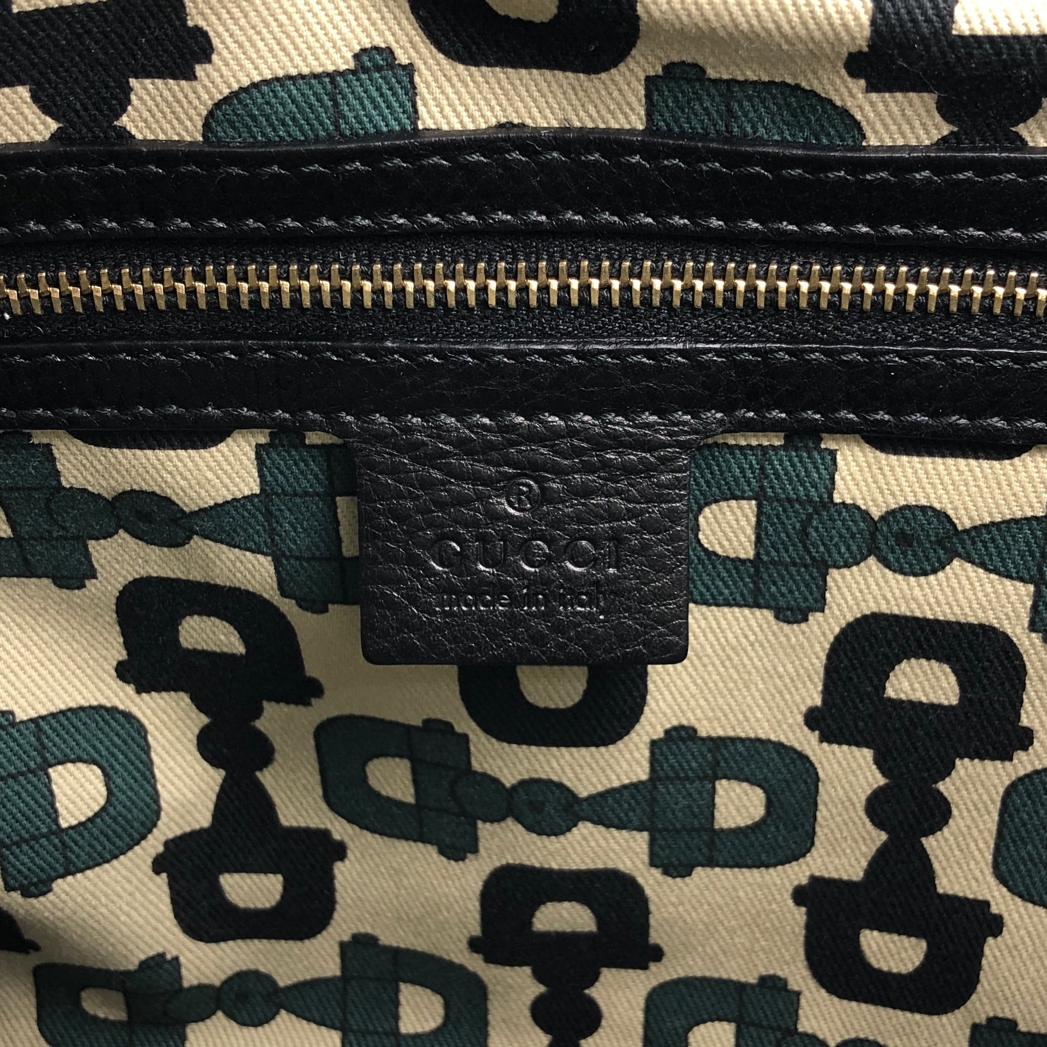 GUCCI グッチ グッチシマ ショルダーバッグ ブラック ロゴ レザー