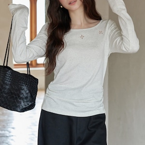 one-point embroidery long sleeve t-shirt