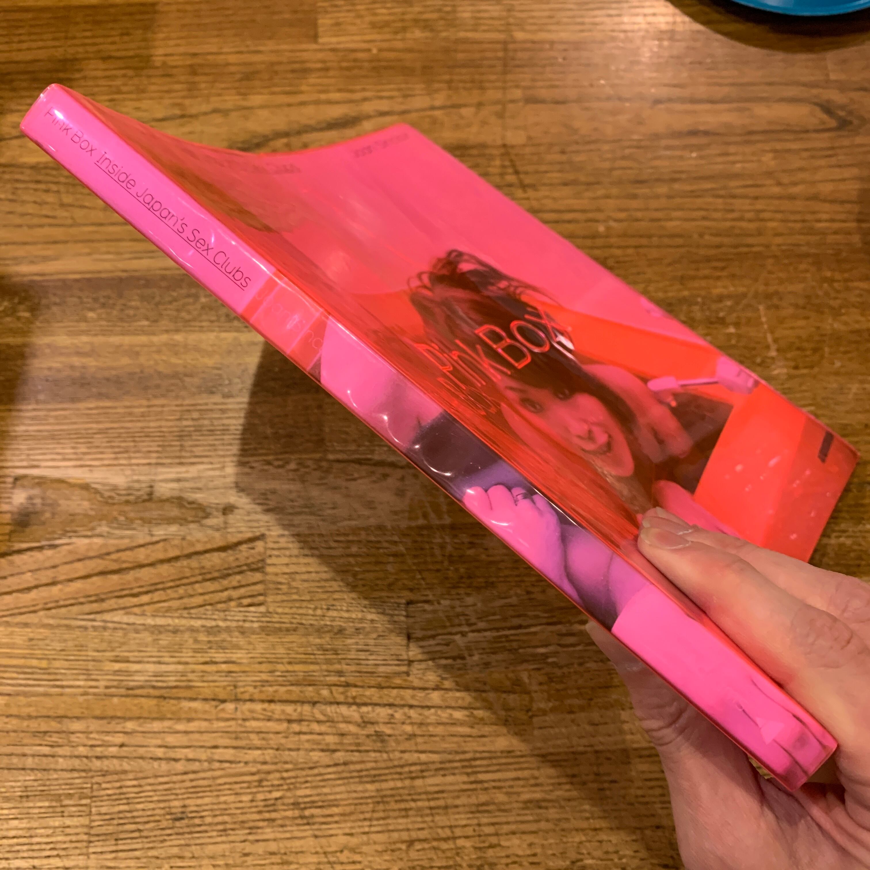 Pink Box: Inside Japan's Sex Clubs / Joan Sinclair | Pay ID