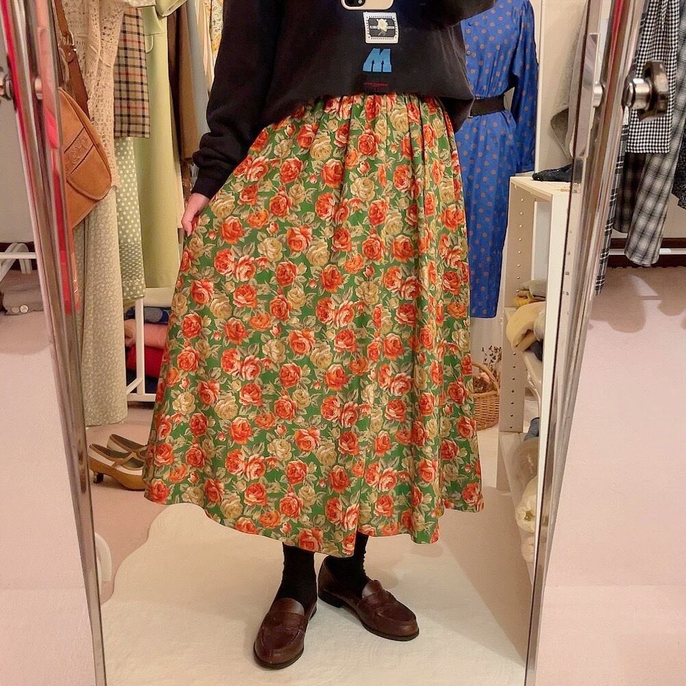 antique red rose green flare skirt