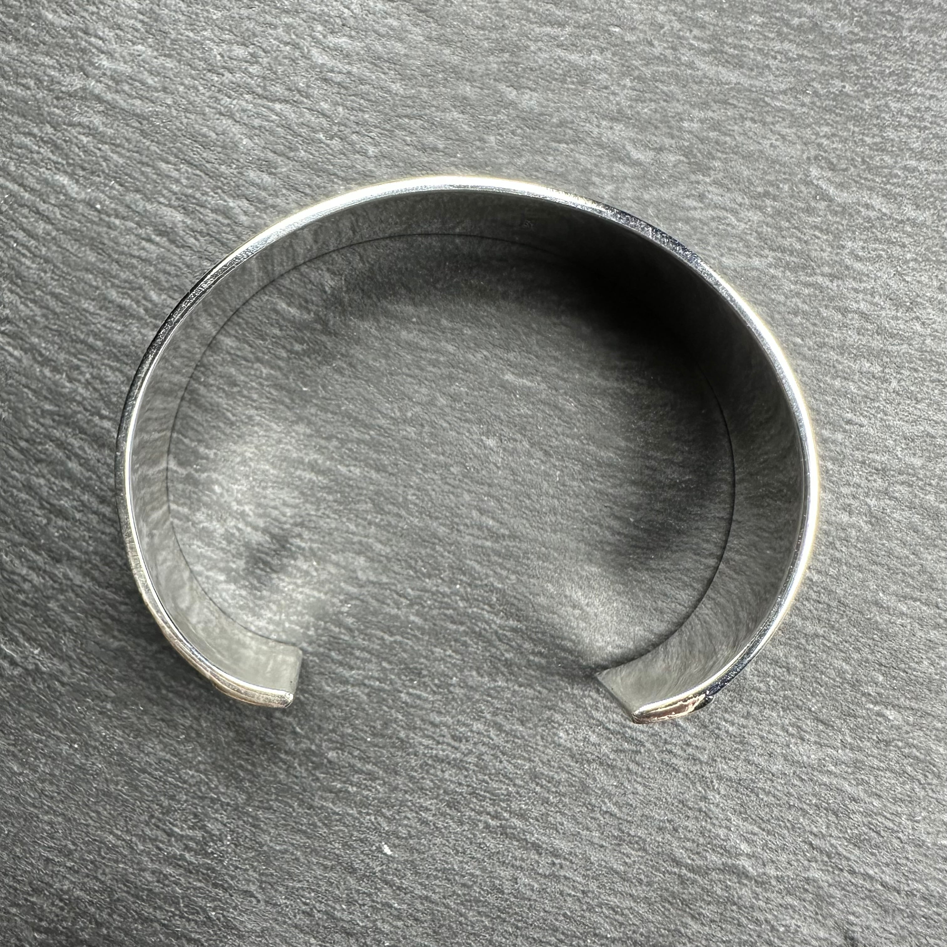 シルバー925 Silver ワイドトライバルバングル/軽研磨仕上げ シルバー925 silverトライバルデザインバングル/軽研磨仕上げ | envy