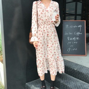 【送料無料】小花柄 カシュクール ワンピース ロング ミモレ丈 ゆったり Vネック シフォン フレア フリル ボリューム袖 キャンディースリーブ  キレイ目上品 ナチュラル 春コーデ お出かけ デート デイリー 普段使い OP-072IU