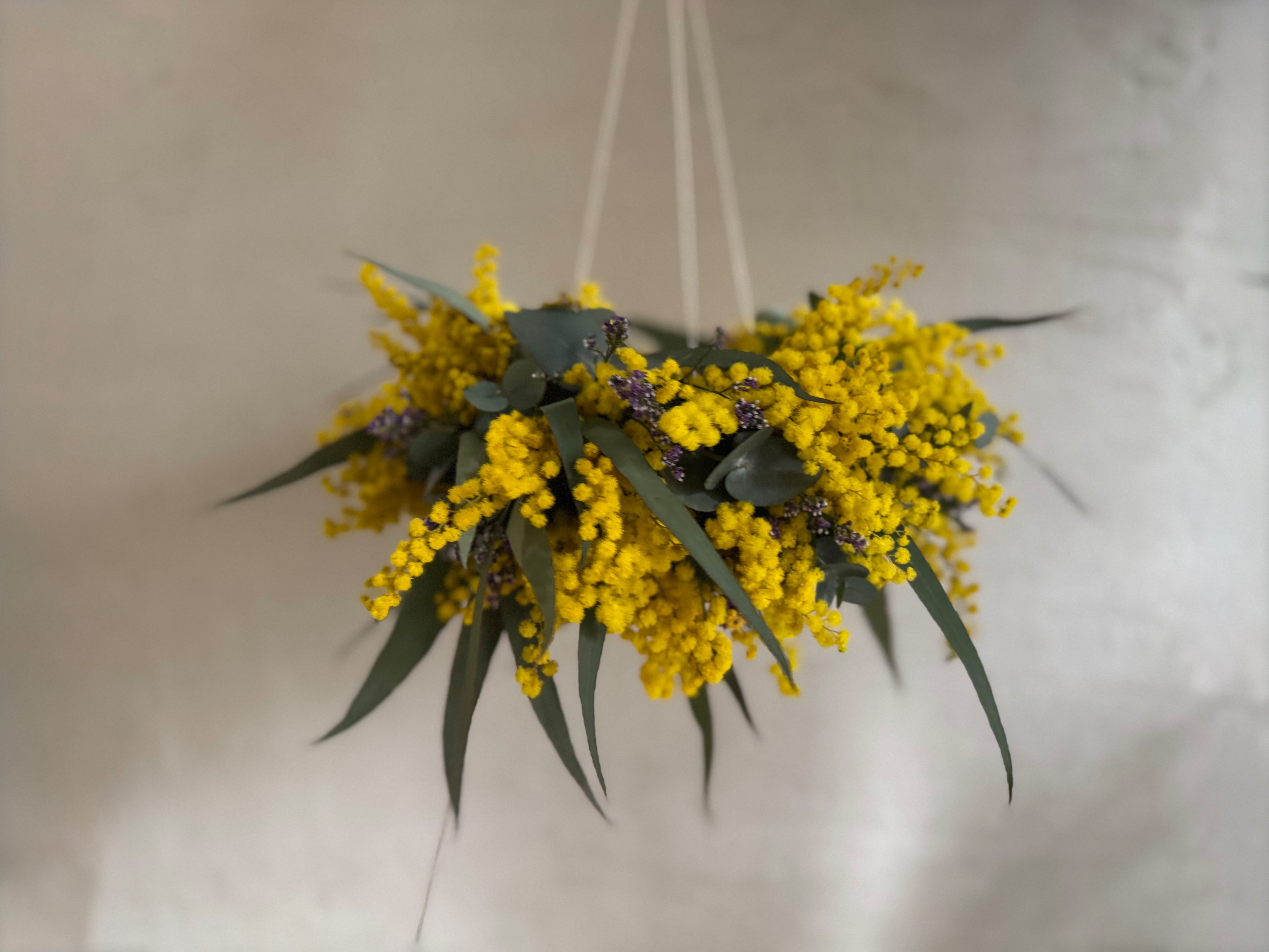 ミモザのフライングリース》プレゼント/新築祝い/開店祝い | 季節の花