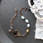 フレンチアンティーク・スタイル ジェット&乳白色ヴィンテージビーズ クラシカルなブレスレット