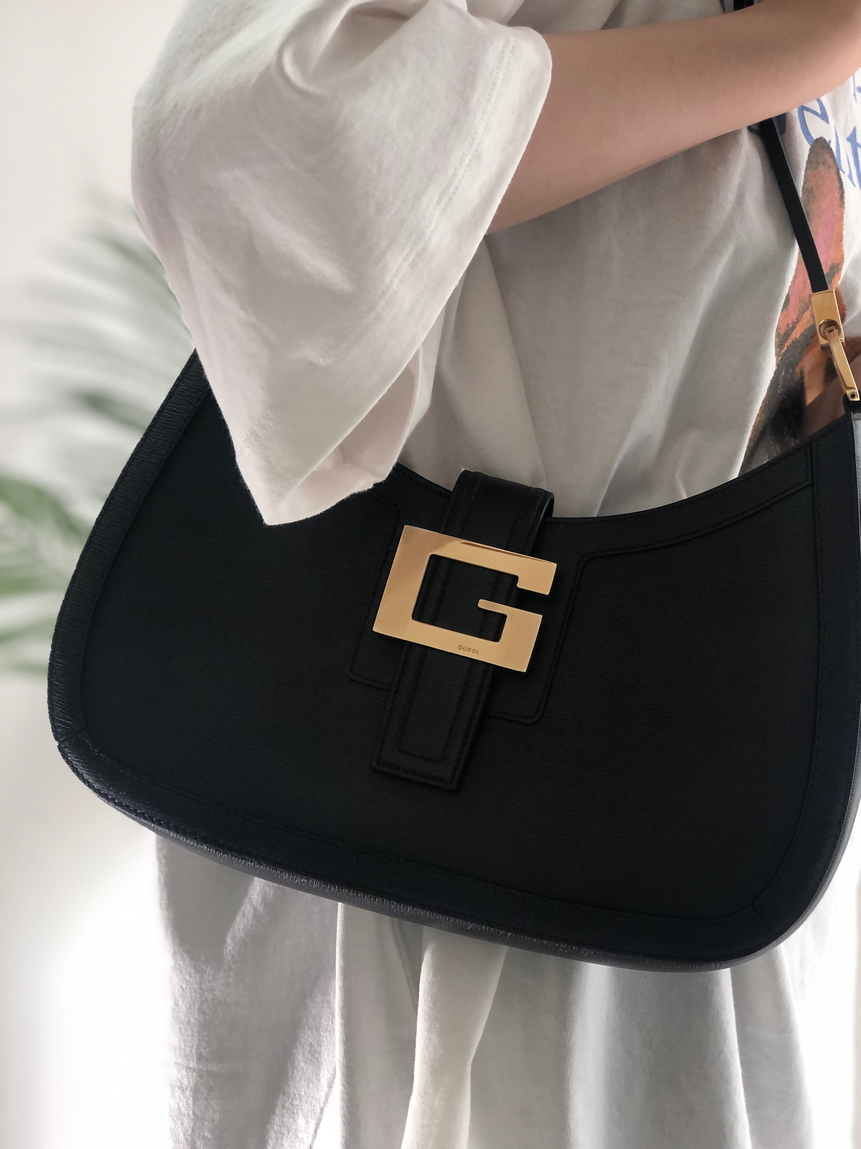 GUCCI グッチ G金具 エンボスレザー ショルダーバッグ ブラック