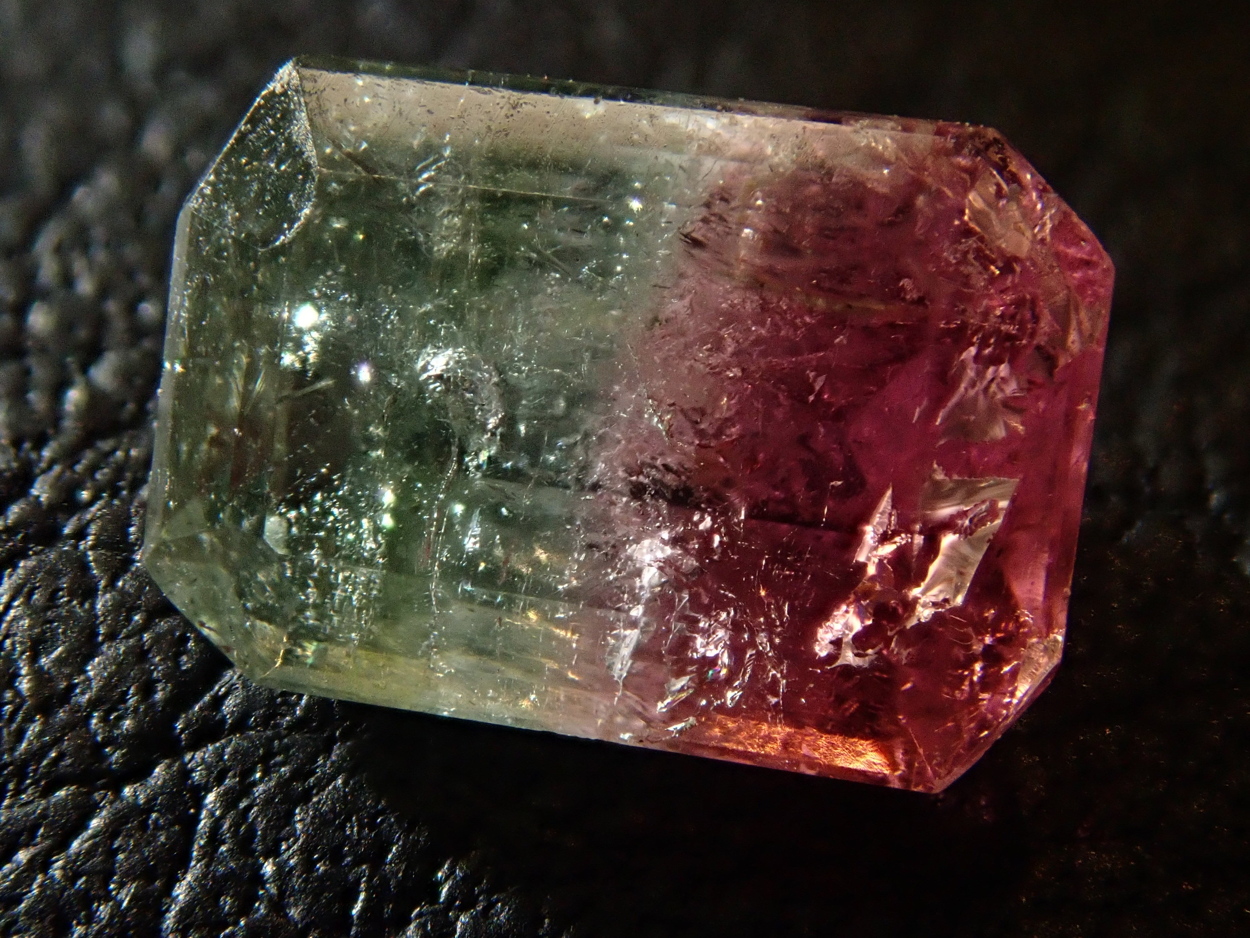 ブラジル産バイカラートルマリン 1.021ct