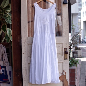 Embroidery White Dress / 刺繍入り コットン ドレス