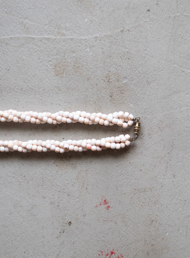 unknown 1980s Shell beads twisted necklece