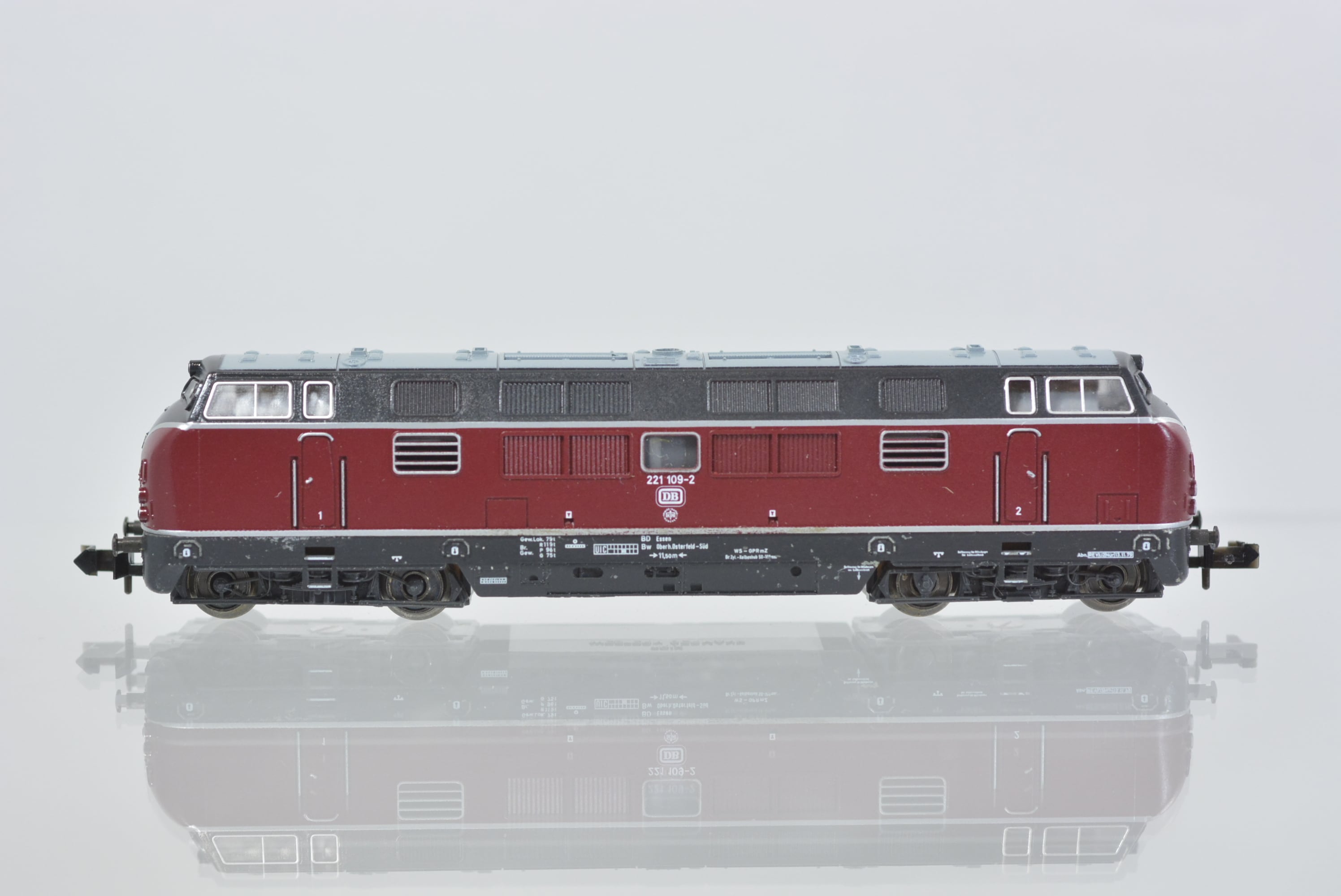 N】MINITRIX 12061 DB BR 221 109 2 EMS対応 ドイツ国鉄ディーゼル機関 