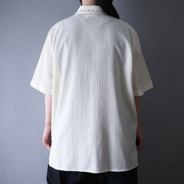 "刺繍×花" beautiful design loose silhouette h/s shirt