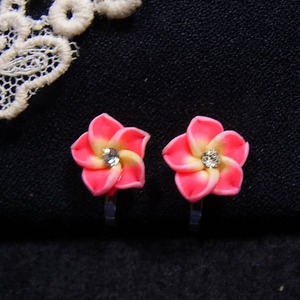 ヴィンテージ　小ぶりのラインストーンイヤリング　flower earrings for sale　11840E