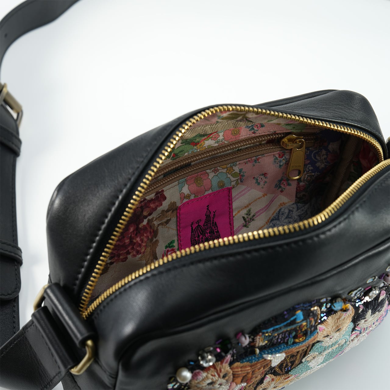 刺繍ショルダーバッグ Sewing Sisters Cats(Black) | tamaobazaaar