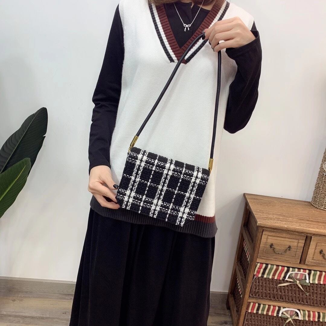 チェック柄ショルダーバッグ