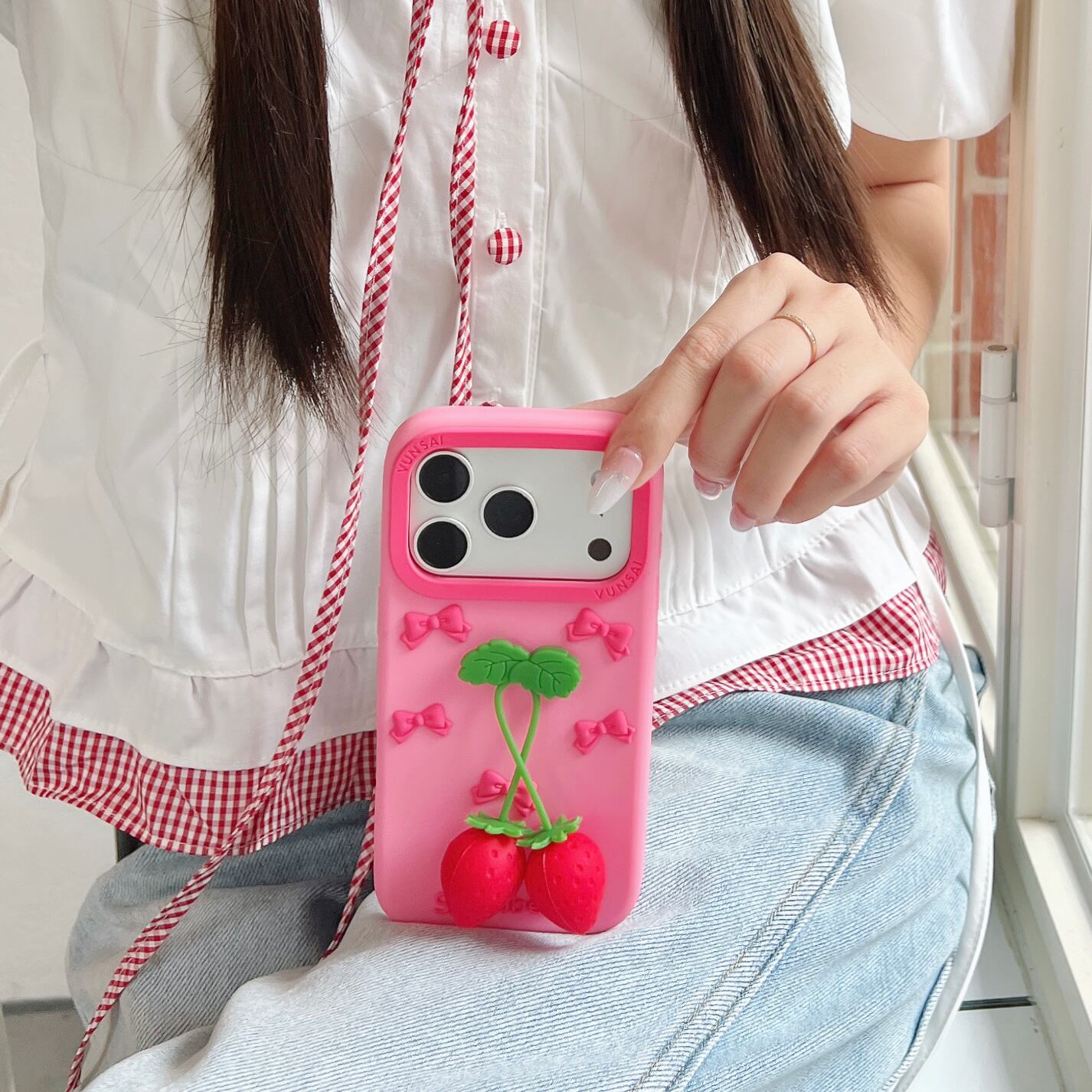 立体 いちご iPhone 18 17 16 ケース シリコン製 可愛い リボン