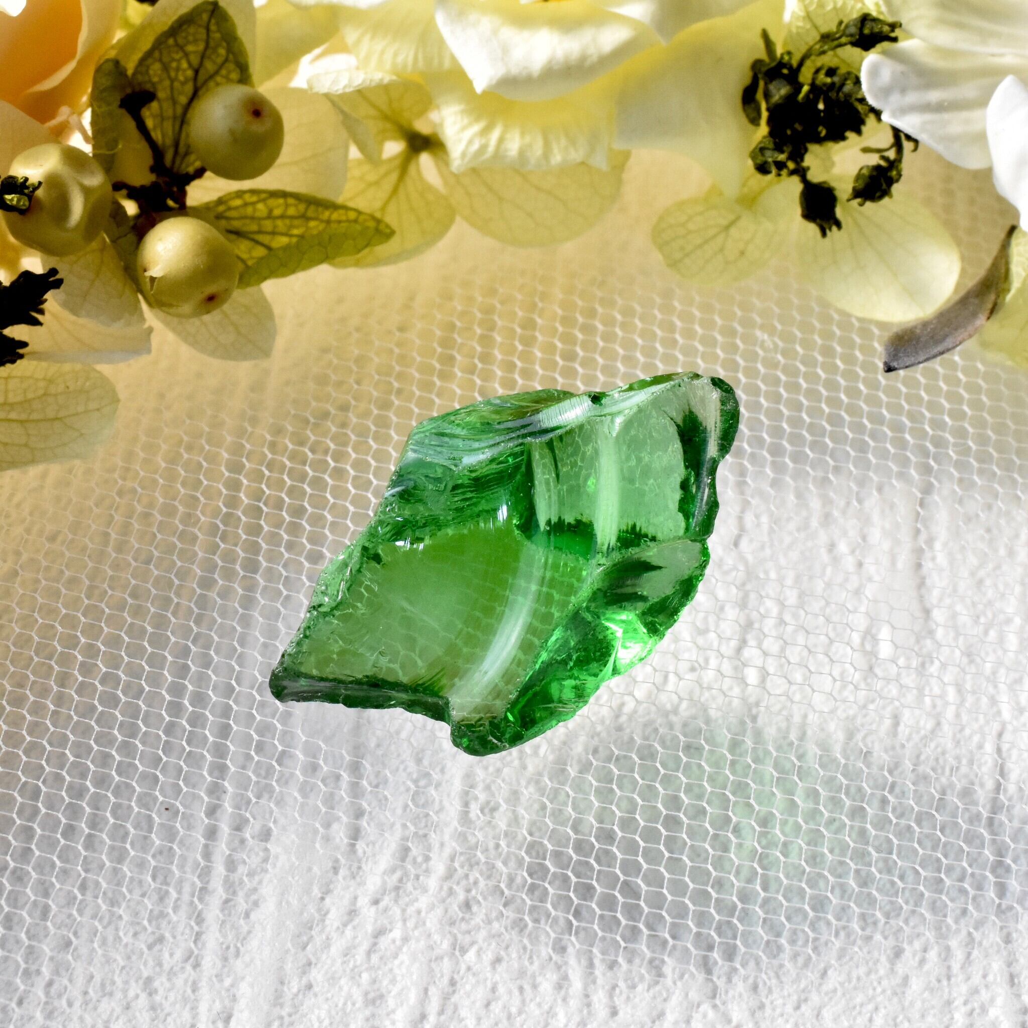 インドネシア産アンダラクリスタル原石 エメラルドグリーン D