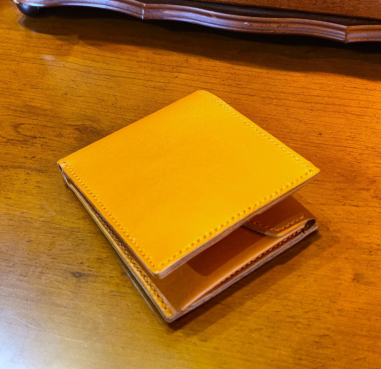 【全て手作りの一点もの革小物】毎日使いたくなる二つ折り財布~アルテ・マーノ~