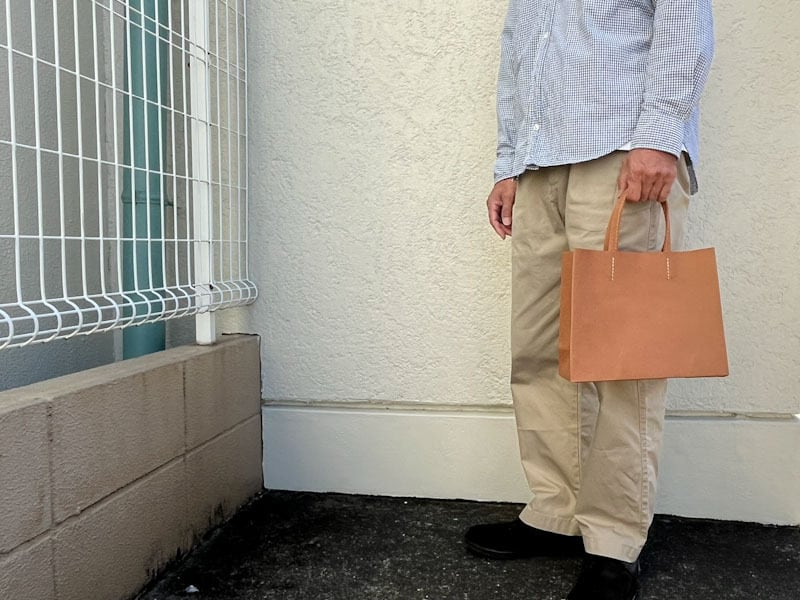 紙袋のような革袋・クラフトブラウン ・ほぼB5ヨコ | 革り小物 Aster*isk