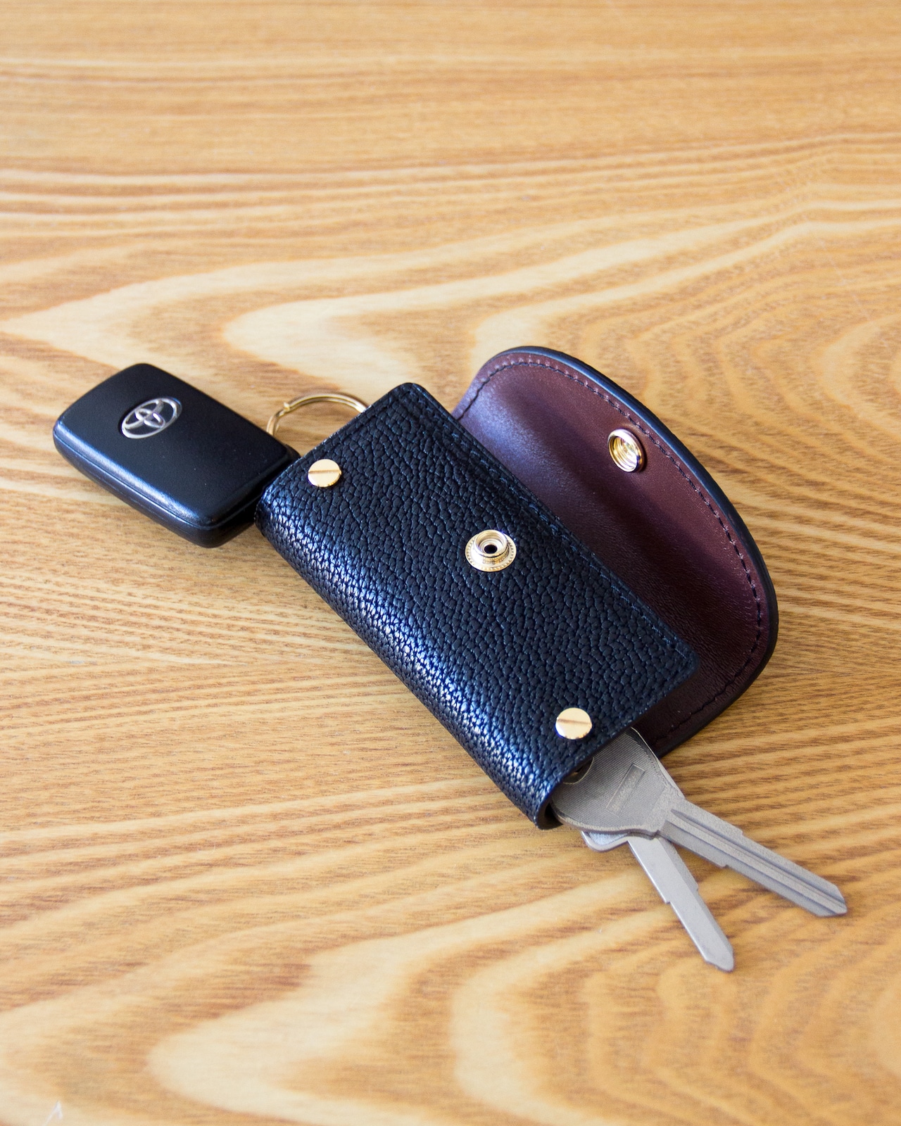 【ヒグマレザーデビュー記念 2/28まで送料無料!】【ヒグマレザー】スマートキーケース|KEETSオリジナルキーポスト/家の鍵も一緒に収納