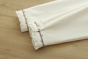 刺繍入りフリルスタンドカラー 裏起毛長袖シャツ H 28258