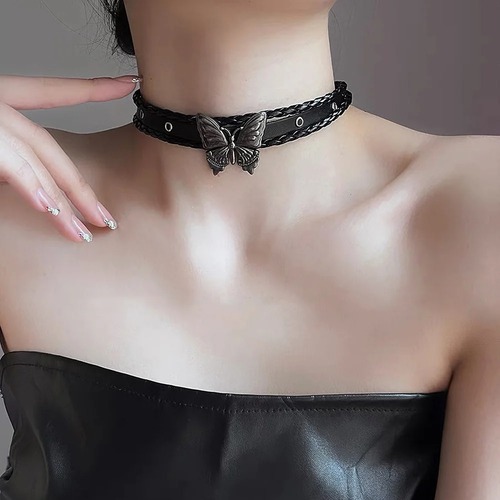 チャーム チョーカー ネックレス  蝶 バタフライ 黒 ブラック ビンテージ インセクト レザー メタル 昆虫 レディース Y2K パンク